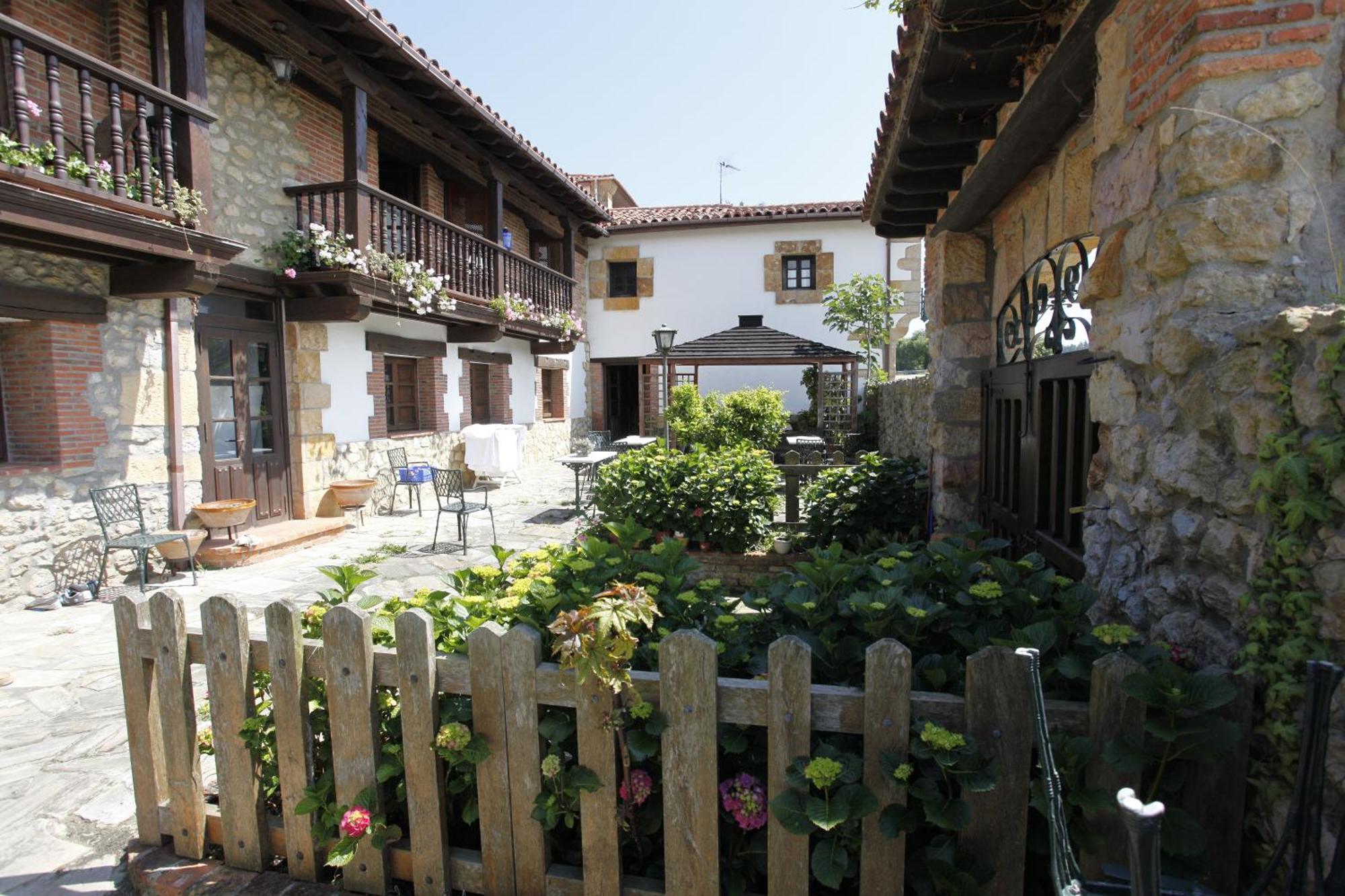 Apartamentos Camino Del Norte Cóbreces Exteriör bild